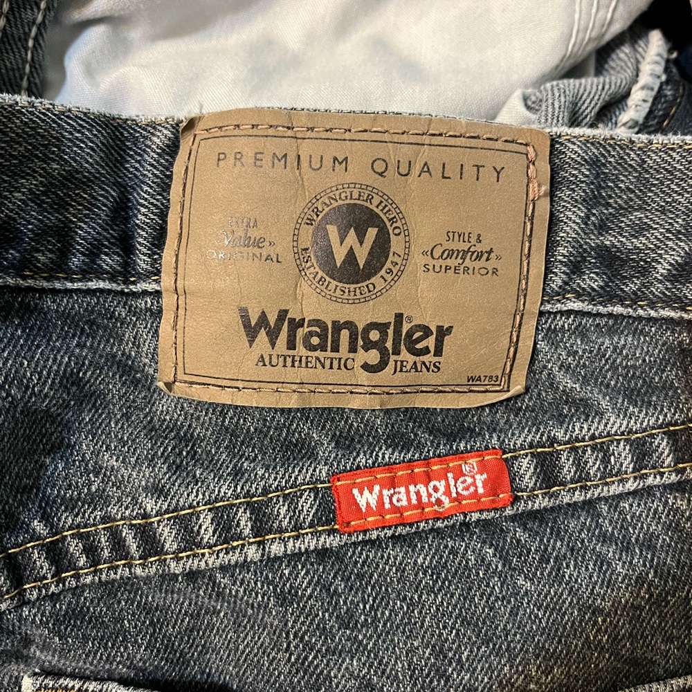 Wrangler Blue Jeans Size 33 x 32